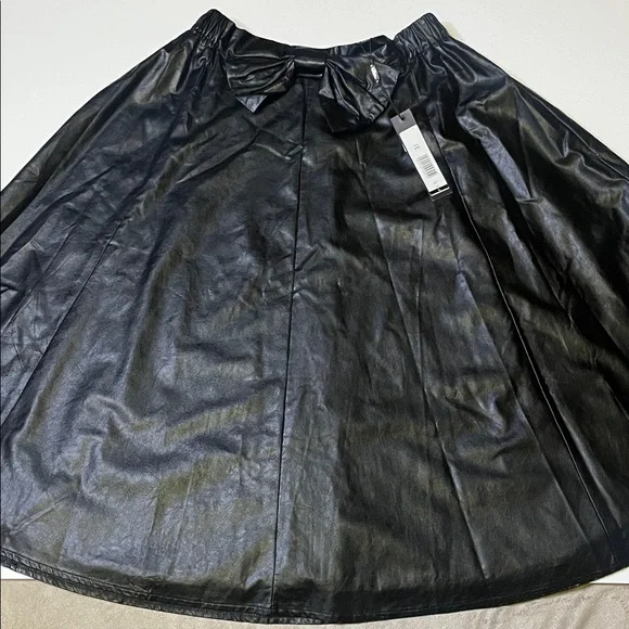 For Her. Black. Leatherette Skirt.  NWT.  Large. - Picture 2 of 7